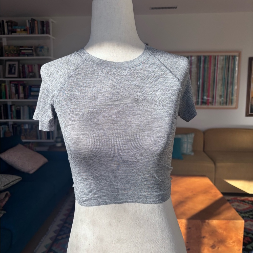 💙 FIRM PRICE 💙 Lululemon Cropped Swiftly Tech in Size 0.